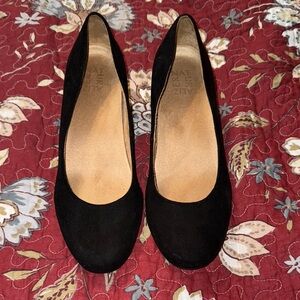 Naturalizer Women's Black Suede Pumps. Worn gently a few times.